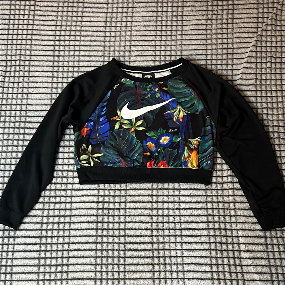 Junior’s Nike Tropic Activewear Set (XS/S) - Picture 2 of 13